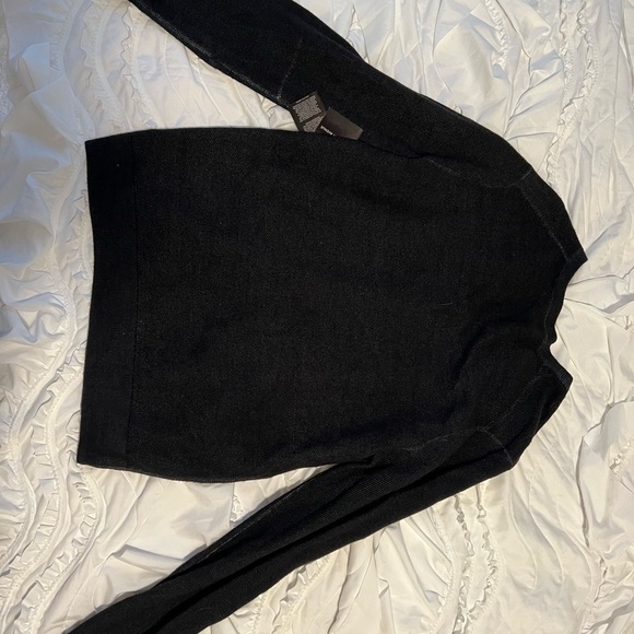 •SAKS FIFTH AVENUE black sweater with tags - Picture 5 of 6
